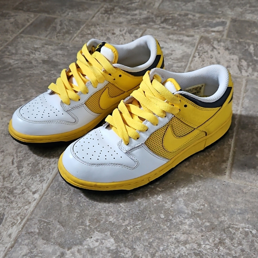 Nike Dunk Low Sneakers Women Size 8 Yellow White Mesh Textured Retro‎ Casual